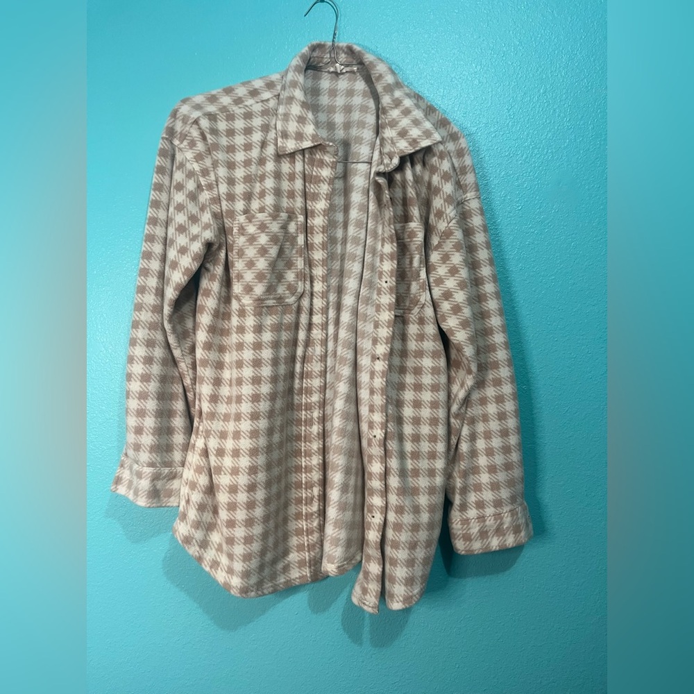 Men's Plaid Button-Up Shirt Jacket in Beige and Cream